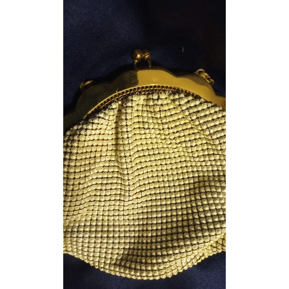 VTG WHITING‎ & DAVIS PLEATED CREAMY WHITE ENAMEL MESH WRISTLET HANDBAG PURSE